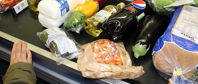 A vevők dobták össze egy idős asszonynak a pénzt egy pécsi áruházban - Olvasói levél