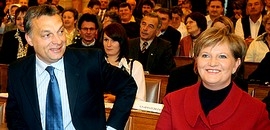 Szili és Orbán a tanyasi élet mellett Szili és Orbán a tanyasi élet mellett