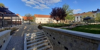 Vajon mikor nyitják meg végre? Még mindig zárva a szépen felújított Rózsakert Vajon mikor nyitják meg végre? Még mindig zárva a szépen felújított Rózsakert