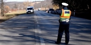 Már a levegőből is ellenőrzik a közlekedőket a rendőrök Baranyában - Videó! Már a levegőből is ellenőrzik a közlekedőket a rendőrök Baranyában - Videó!