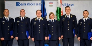 Baranya megyei rendőrök munkáját ismerték el Baranya megyei rendőrök munkáját ismerték el