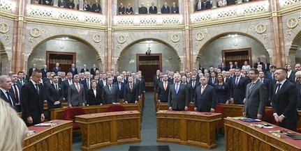 Megalakult az új Országgyűlés, esküt tettek a képviselők Megalakult az új Országgyűlés, esküt tettek a képviselők