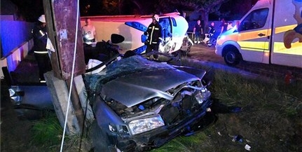 Mentő és személykocsi ütközött, heten megsérültek, egy ember meghalt Mentő és személykocsi ütközött, heten megsérültek, egy ember meghalt