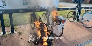 Lángra kapott egy elektromos bringa Sellyén Lángra kapott egy elektromos bringa Sellyén