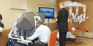 Sebészeti robot is operál majd a PTE Klinikai Központjában, az első műtétekre idén sor kerül