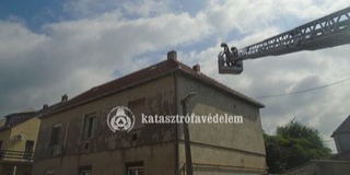 Két házba is belecsapott a villám Pécsett Két házba is belecsapott a villám Pécsett