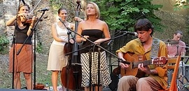 Megzenésített versek két estén át