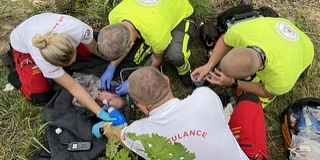 Magára hagyott csecsemő életét mentették meg a baranyai rendőrök - Videó! Magára hagyott csecsemő életét mentették meg a baranyai rendőrök - Videó!