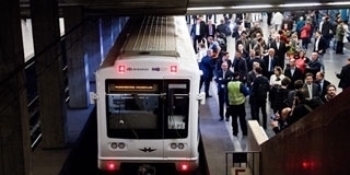 Elvágta a torkát egy férfi Budapesten, a metró alagútjában