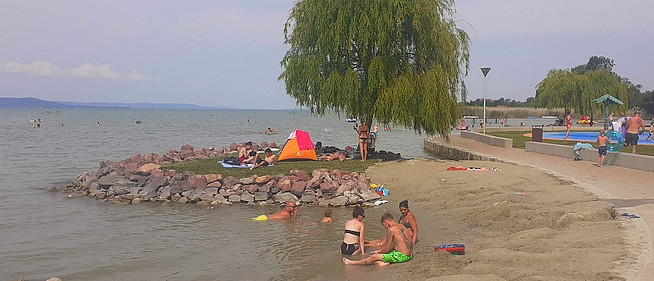 Tényleg aranyáron adják a lángost a Balatonnál? Megnéztük, mi a helyzet Tényleg aranyáron adják a lángost a Balatonnál? Megnéztük, mi a helyzet