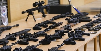 Hatalmas fegyverraktárra bukkantak a rendőrök Hatalmas fegyverraktárra bukkantak a rendőrök