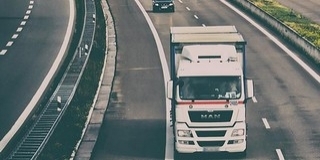 Fokozottan ellenőrizte a teherautókat és a buszokat a rendőrség Fokozottan ellenőrizte a teherautókat és a buszokat a rendőrség