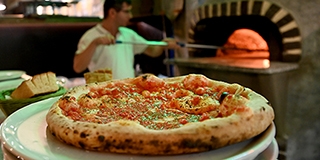 A pécsi Elefántosban már papírjuk van róla, hogy a nápolyi pizzájuk olyan, mint Nápolyban A pécsi Elefántosban már papírjuk van róla, hogy a nápolyi pizzájuk olyan, mint Nápolyban