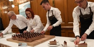 A Huncut szilva herceg lett Magyarország tortája A Huncut szilva herceg lett Magyarország tortája