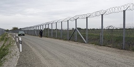 Migránsok támadták meg a határkerítés építőit Migránsok támadták meg a határkerítés építőit