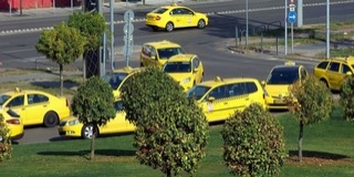 Újabb taxis társaság kezd versenybe az utasok kegyeiért Pécsett Újabb taxis társaság kezd versenybe az utasok kegyeiért Pécsett