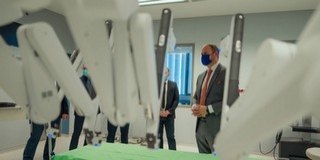 Nem sci-fi: heteken belül sebészeti robottal is műtenek ezentúl a pécsi klinikán Nem sci-fi: heteken belül sebészeti robottal is műtenek ezentúl a pécsi klinikán