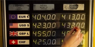 Új árfolyammélypontra esett a forint délelőtt Új árfolyammélypontra esett a forint délelőtt