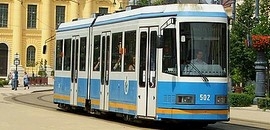 Kampánydíszlet volt csak a villamos
