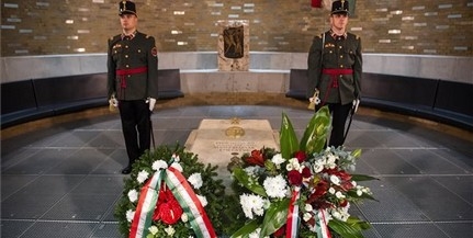 A Kossuth téri sortűz áldozataira emlékeztek Budapesten