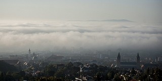 Ismét ködbe vész a táj, borús nap áll előttünk Ismét ködbe vész a táj, borús nap áll előttünk