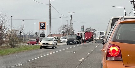 Két személygépkocsi ütközött Mohácson, a Pécsi úton