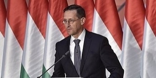 Varga Mihály: a baj mindenkit érint, de az eredményekre lehet építeni Varga Mihály: a baj mindenkit érint, de az eredményekre lehet építeni