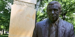 Letakarta a Horn Gyula sétány utcanévtábláit a Mi Hazánk Letakarta a Horn Gyula sétány utcanévtábláit a Mi Hazánk
