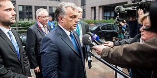 Emmanuel Macronnal tárgyal Párizsban Orbán Viktor