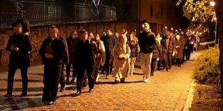 Fáklyákkal vonultak teljes csendben a hívők a Székesegyháztól a Havihegyre Fáklyákkal vonultak teljes csendben a hívők a Székesegyháztól a Havihegyre