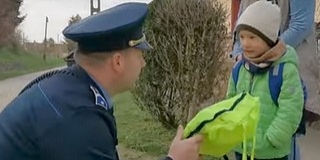 Két baranyai szülinapos kisfiút is felköszöntöttek a rendőrök - Videó!