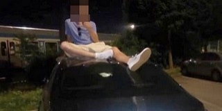 Annyira betépett egy pécsi fiatal, hogy autókat állított meg, majd a tetejükön ugrált Annyira betépett egy pécsi fiatal, hogy autókat állított meg, majd a tetejükön ugrált