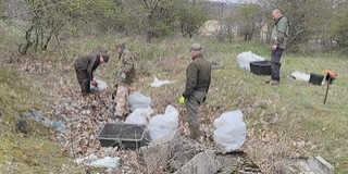 Hetven zsáknyi szemetet szedtek össze a nemzeti park területén Hetven zsáknyi szemetet szedtek össze a nemzeti park területén