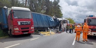 Magyar autóbusz ütközött egy kamionnal Szlovákiában