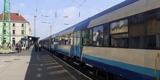 A pécsi főpályaudvaron és a buszállomáson is vizet osztanak A pécsi főpályaudvaron és a buszállomáson is vizet osztanak