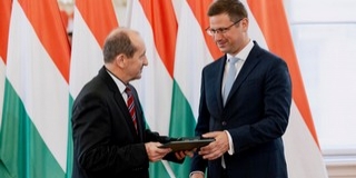 Magyar Arany Érdemkereszttel tüntették ki Dr. Morvay Gyulát Magyar Arany Érdemkereszttel tüntették ki Dr. Morvay Gyulát