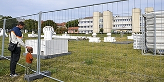 Az ellenzék szerint az óriáskerék a Péterffy Attila által kínált kilátástalanság szimbóluma Az ellenzék szerint az óriáskerék a Péterffy Attila által kínált kilátástalanság szimbóluma
