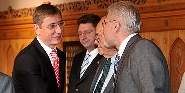 Európai fizetéseket ígér Gyurcsány Európai fizetéseket ígér Gyurcsány