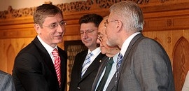 Európai fizetéseket ígér Gyurcsány