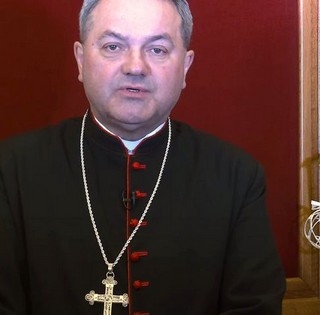 A következő helyszíneken és időpontokban celebrál ünnepi szentmisét Felföldi László