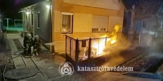 Karácsonyfa idén eddig nem kapott lángra Baranyában, de például egy gázóra igen Karácsonyfa idén eddig nem kapott lángra Baranyában, de például egy gázóra igen