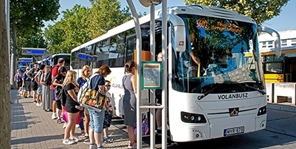 Tizennégy év alatt ingyen utazhatnak a gyerekek a Volán és a Máv járatain