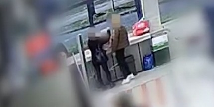 Táskájukba rejtették a lopott táskát - Videó