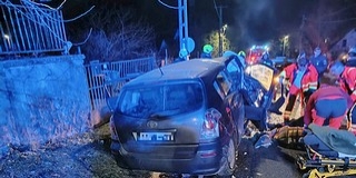 Kocsibeálló hídjának ütközött egy autó Pécsett