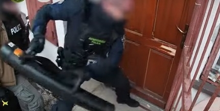 Nagyban nyomták: kamu call centeren ütöttek rajta a baranyai rendőrök - Videó!