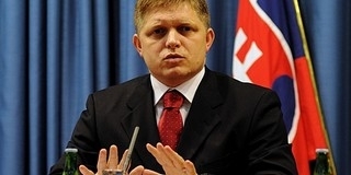 Meglőtték Robert Fico szlovák kormányfőt, kórházba szállították