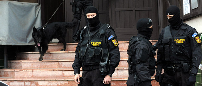 Pécsi drogdílerekre is lecsaptak a kommandósok egy összehangolt rajtaütés során