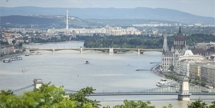 Nyolcszáz kilométeren árvízvédelmi készültség van, tetőzik a Duna Budapestnél