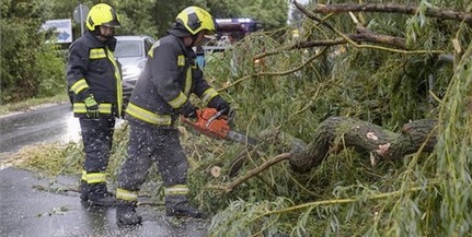 Nagyon sok helyre hívták a tűzoltókat a viharkárok miatt