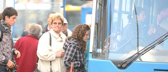 Forog az idő kereke: ismét a nyári menetrend szerint járnak a pécsi buszok